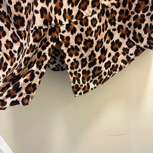 NWOT Alexander Jordan Women's Animal Print Split Back Button Down - Picture 7 of 7